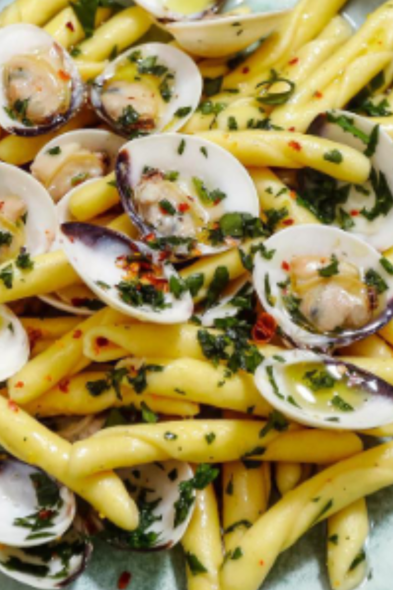 #clampasta #clamsauce #whiteclamsauce #clams #vongole #pastaalvongole #aldente #limoncello #kalamata #olives #cherrypeppers #freshbasil #seasalt #mediterraneandiet #italianfood #pastasunday #atsea #clamdigging #summereats #summerpasta #summerfoods #sundayfunday #keepingitsimple #spicetomeetya #poughkeepers #likeforkwork #hudsonvalleybites #bellonfull #cheffbee #peeptheportion