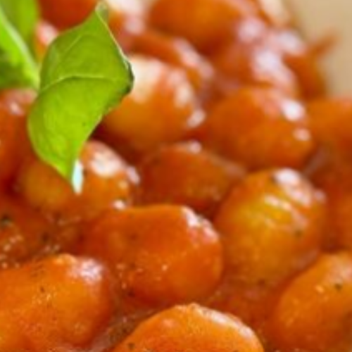 #gnocchidipatate #gnocchialpomodoro #gnocchifattiincasa #primipiatti #foodlover #fooditaly #food #homemade #pomodoro #cucinarechepassione #bontà #cucinaitaliana