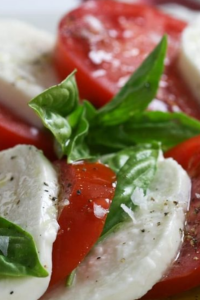 #insalatacaprese is a fresh and tasty starter for your take away #dinner . . . #luigis #luigisitalianrestaurant #italianfood #italianfoodlovers #takeawayfood #italianrestaurant #clickandcollect . . #capresesalad #insalatacaprese #tomatoesandmozzarella #tomatoesandbasil #gardenproduce #tomatotomato #italiansalad #freshherbsfromthegarden #summersalads #easysalad #whatagirleats #yumgoggle #thefeedfeedvegetarian #vegetariansnacks #mozzarelladibufalacampana