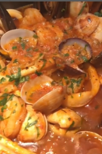 CacciuccoCacciucco (Italian Seafood Stew)#zuppa #zuppadipesce #zuppettadipesce #cacciucco #bruschetta #crostini #pesce #piattodelgiorno #cucinamediterranea #dietamediterranea #cucinare #cucina #cucinaitaliana #piattidipesce #saporedimare #fruttidimare #gusto #italianfood #pranzo #cena #buonpranzo #buonacena #comfortfood #foodlover #food #foodlovers #dinner #dinnertime #lunchtime #lunch