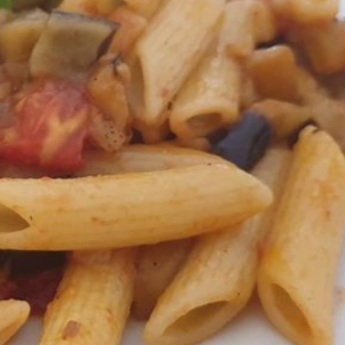 Pasta con Melanzane e Pomodoro #pastaconmelanzaneepomodorini #piattitipiciregionali #melanzane #food #foodporn #foodblogger #foodlove #mangiaresano #cucinaitaliana #cucinareconamore #cucinarechepassione #mangiaremediteraneo #like4like #likeforfollow #like4follow #likeforlike #cucinaresano #cucinareacasa #cucinareèarte #mangiarecongusto #mangiareperstarebene #pugliaitaly Pasta con Melanzane e Pomodoro: A Step-by-Step Recipe Guide