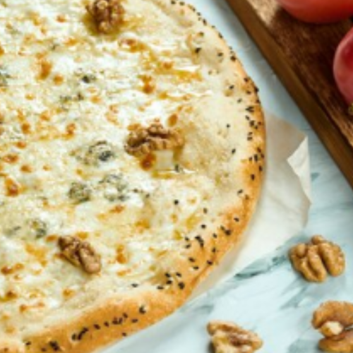 Pizza con Gorgonzola e Noci Pizza con Gorgonzola e Noci: A Step-by-Step Recipe Guide