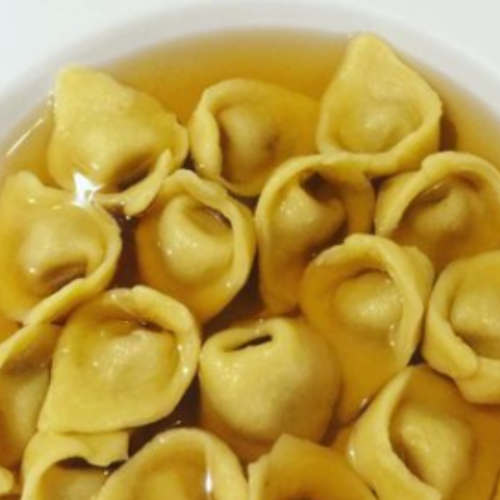 Tortellini in Brodo⠀⠀⠀⠀⠀⠀⠀⠀⠀ #tortelliniinbrodo #tortellini #saffronbroth #pasta #ricottatortellini #christmasrecipes#tortellinibolognesi #tortellinibologna #tortellini #tortelliniinbrodo #Naturaliabv #italiaansekerst #italiaanskerstmenu Tortellini in Brodo: A Comforting Italian Classic