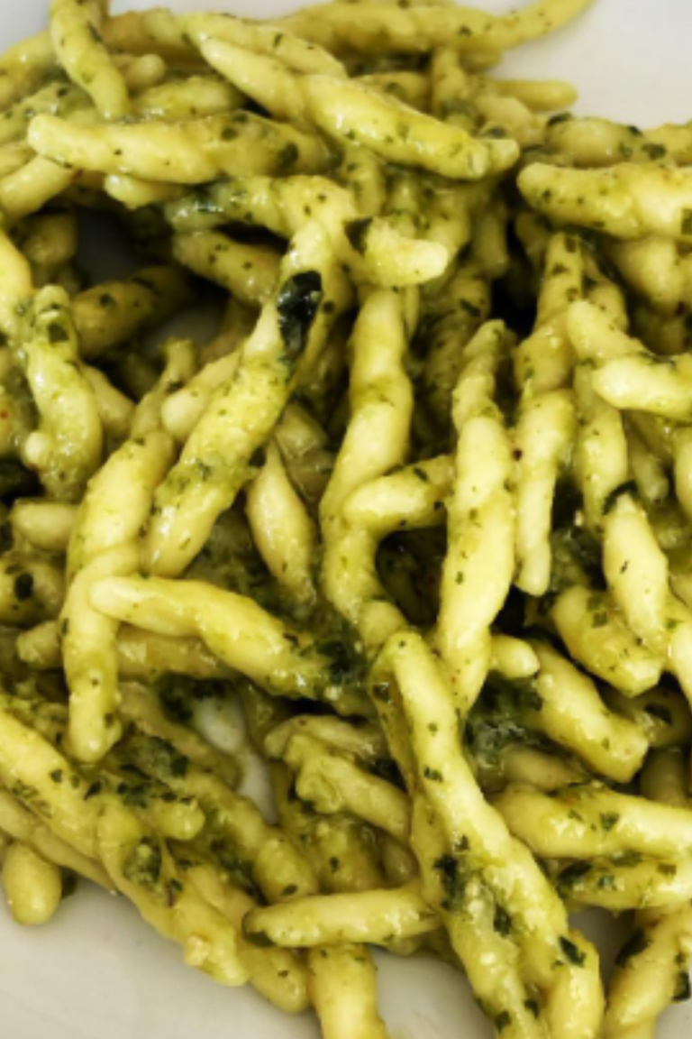 Trofie al Pesto#lunchtime #friends #pesto #trofie #pasta #trofiealpesto #lifeinitaly #feelingfortunate Trofie al Pesto Recipe Guide #dallapadellaallabrace #cucinaandfoodrd #peperosafoodlover #peperosadipamelamazzoli #senzapensiericucino #foodclublaputeadicristina #trofiealpesto #ciboitaliano #bontàitaliane #cucinametropolitana #buonappe #gnammy #pestoallagenovese #tagfood #tagfooditalia #repostricette #repostyourfood #foodamico #foodchef #dimartedi #cottoepostato #stayforno #foodielove #foodideas #tastesofood #cuciniamoinamicizia #ricettando #ingredientigustosi