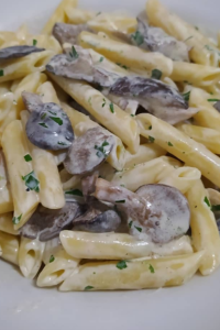 #cucinaconclaudia #enlacocinadeclaudia #pranzoitaliano #pranzo #buonappetito #buonpranzo #cucinaitaliana #pastaconpanna #pastaconpannaefunghi #pasta #fideos #fideosconcrema #pastaconcremaychampiñones#instagood #instafood #instapics #buenalmuerzo #almuerzo #almuerzocasero #homemadefoods #Foodblogger #foodblog #foodlover #ilovepasta #iloveitalianfood