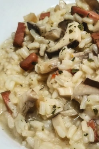 Risotto con Funghi#risottoconfunghi #foodfotography #foodpornitaly #foodlovers #italianfoodlover #piattosfizioso #risotto #risottoaiporcini #risottoconfunghi #mushroom #mushrooms #porcinimushrooms #risottolove #risottolovers #risottare #passionerisotti #carnaroli #curtiriso #carnarolicurtiriso #primipiatti #cucinaitaliana #cucinatradizionale #cucinareamodomio #cookingpassion #homecooking #homecook #homecooker Risotto con Funghi (Italian Mushroom Risotto) Recipe Guide