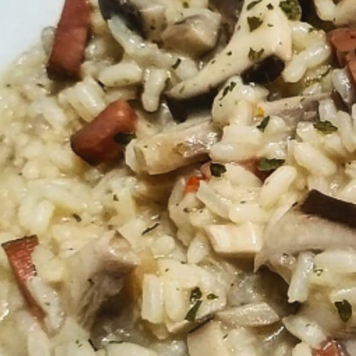 Risotto con Funghi #risottoconfunghi #foodfotography #foodpornitaly #foodlovers #italianfoodlover #piattosfizioso #risotto #risottoaiporcini #risottoconfunghi #mushroom #mushrooms #porcinimushrooms #risottolove #risottolovers #risottare #passionerisotti #carnaroli #curtiriso #carnarolicurtiriso #primipiatti #cucinaitaliana #cucinatradizionale #cucinareamodomio #cookingpassion #homecooking #homecook #homecooker Risotto con Funghi (Italian Mushroom Risotto) Recipe Guide