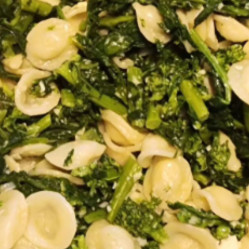  Pasta con Broccoli Rabe #broccolirabe #cimedirapa #pasta #pastalover #puglia #puglialovers #meatless #ciboitaliano #cibobuono #strascinati #strascinatipugliesi #italianrecipes #rapini #easypeasyrecipe #bontà #parmigianoreggiano #divella Pasta con Broccoli Rabe: A Flavorful Italian Classic