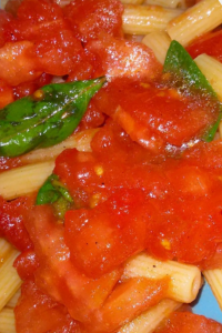 Pasta al Pomodoro Crudoutto a crudo pomodoro basilico aglio olio sale e pepe Noi a Palermo la chiamiamo " pasta alla trapanese " #cucinapalermitana #cucinasiciliana #cucinacasalinga #cucinacasareccia #pomodorocrudo #basilicofresco #pastaallatrapanese #pastalove #amolapasta #laparolaallapasta #pastaalpomodoro#italianpasta Pasta al Pomodoro Crudo Recipe Guide