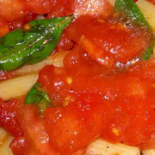 Pasta al Pomodoro Crudo utto a crudo pomodoro basilico aglio olio sale e pepe Noi a Palermo la chiamiamo " pasta alla trapanese " #cucinapalermitana #cucinasiciliana #cucinacasalinga #cucinacasareccia #pomodorocrudo #basilicofresco #pastaallatrapanese #pastalove #amolapasta #laparolaallapasta #pastaalpomodoro#italianpasta Pasta al Pomodoro Crudo Recipe Guide