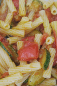 Pasta con Zucchine e Pomodoro#pastaconzucchine #pastaconzucchineepomodorini #pasta #cucina #ricettedidolcisemplici #ricettedipasta #food #fattoincasa #chef #foodporn #delicius #lunch #pranzo #cookingvegan #cook #cucinacasalinga #homechef #lunchideas #pranzoinfamiglia #pastawithzucchini #pastawithtomato #italyfood #italyfoodporn #cibo #blog #instablog #photopasta #instapasta #homecooking #cookinghome Pasta con Zucchine e Pomodoro: A Flavorful Italian Dish