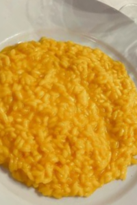 Risotto alla Milanese#lunch #zabaione #risottoallamilanese #food #foodie #italy #blog #foodblog #instafood #instagood #eeeeeats #foodporn #foodstagram #italianfood #instafoodie Risotto alla Milanese Recipe Guide