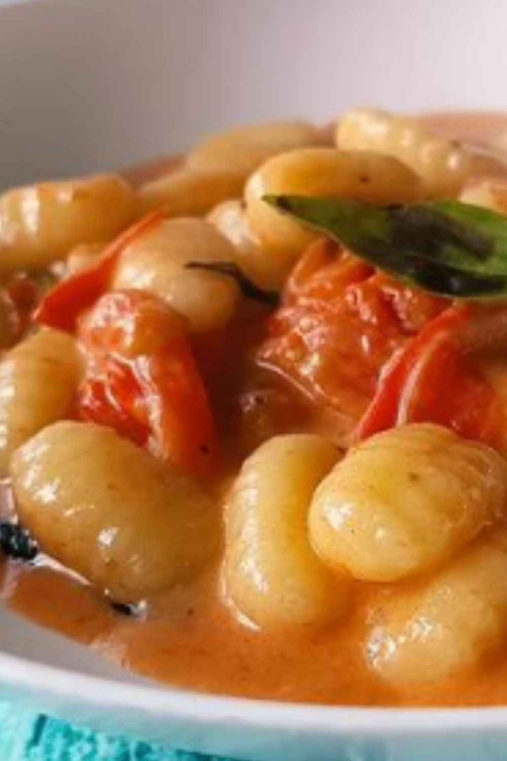 Gnocchi di Patate con Salsa di Pomodoro #vegetarian #patate #cook #foods #picfood #gnocchi #gnocchidipatate #pomodorini #crescenza #supersuperpowergirls #primipiatti #piattovegetariano #profumoοdicasa Gnocchi di Patate con Salsa di Pomodoro (Potato Gnocchi with Tomato Sauce)