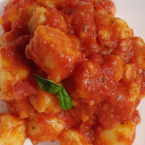 Gnocchi con Salsa di Pomodoro e Basilico #gnocchi #arrabbiata #gnocchiconpomodoro #pasta #pastalover Gnocchi con Salsa di Pomodoro e Basilico