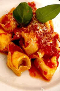 Tortellini di Ricotta e Spinaci#tortellinifattiincasa #pastafrescafattaincasa #pastaalluovo #tortellinidiricotta #sugo #basilico #buonadomenica #iorestoacasa #buonapasquaatutti #torredelgreco #napoli Tortellini di Ricotta e Spinaci Recipe Guide