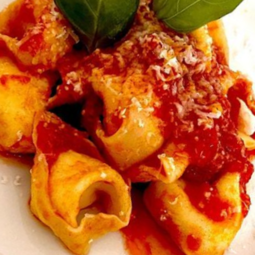 Tortellini di Ricotta e Spinaci #tortellinifattiincasa #pastafrescafattaincasa #pastaalluovo #tortellinidiricotta #sugo #basilico #buonadomenica #iorestoacasa #buonapasquaatutti #torredelgreco #napoli Tortellini di Ricotta e Spinaci Recipe Guide