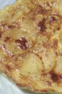 Frittata di Patate e Cipolla#tortilladepatata #tortilladepatatas #frittataalforno #recfooditalia #frittatadipatateecipolla #frittatadipatate #dafranty #cottoalforno #healthylifestyle #nonmangiostranomangiosano #nientefritture #elidani #elidani1 #followmiao1 #bennylfg #cucinalight #recfood #mondosenzaglutine #sglutinati #celiacisenzaglutei #lightfood #secondopiatto #stuzzichiniperaperitivo #piattopovero #gustoneipiatti Frittata di Patate e Cipolla: A Delicious Italian Classic