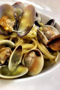 Pasta con Vongole#vongole #pastaconvongole #pasta #menu #pranzo #fruttidimare #yummy #food #italianfood #foodblogger #cucina #cucinaitaliana #likeforlikes #feltre #ristorante #amazing Pasta con Vongole Recipe Guide