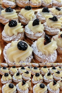  Zeppole di San Giuseppe #zeppole #zeppoledisangiuseppe #zeppolealforno #zeppolesangiuseppe #zeppoledisangiuseppealforno #napoli #melitodinapoli #pastry #pastrychef #pastryart #na #napolifoodporn #pasticceria #pasticceriaitaliana #pasticcerianapoletana #sabrinaamodeo912 #loveoffood2 #lovefood #cibo #zeppoledisangiuseppe #zeppole #zeppola #sangiuseppe #zeppolealforno #zeppoledisangiuseppealforno #zeppoline #cremapasticcera #pastrypassion #pastrylife #pastrylove #pastryporn #foodstylist #foodblogger #foodporn #foodstagram Zeppole di San Giuseppe al Forno (Baked Italian Cream Puffs)